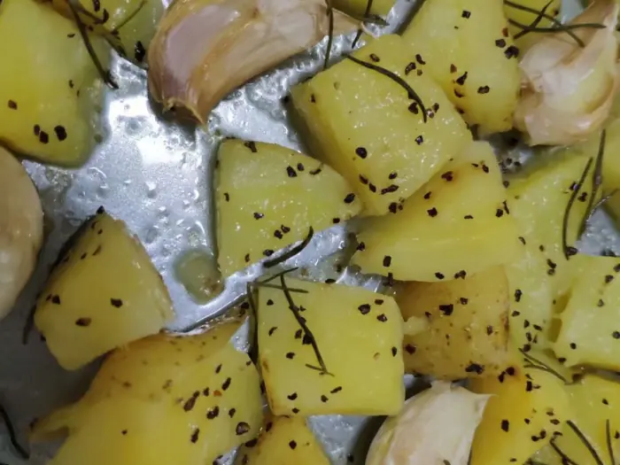 Foto de Patatas al horno con romero y ajo